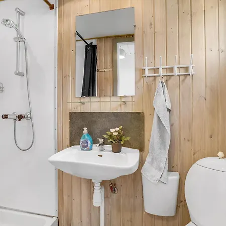 3 Bedroom Awesome In *