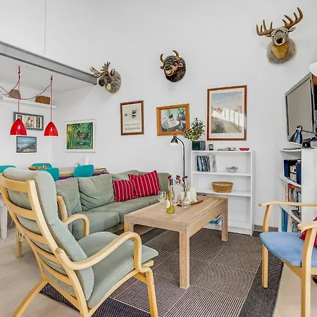 3 Bedroom Lovely In Σπίτι διακοπών *