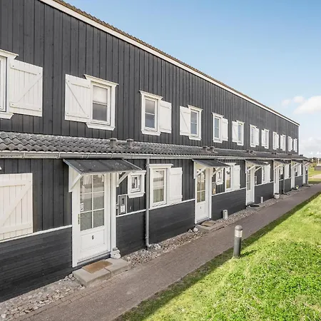 3 Bedroom Awesome In Holiday home *